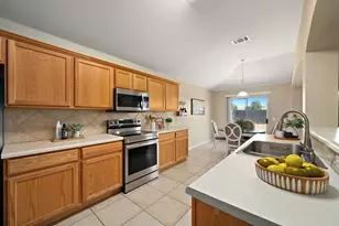 122 Holland St, Hutto, TX 78634 - Photo 11