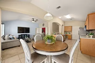 122 Holland St, Hutto, TX 78634 - Photo 9