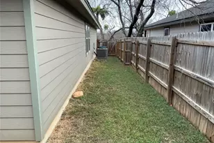 618 Oak Ln, Cottonwood Shores, TX 78657 - Photo 21