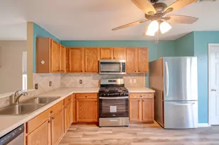17813 Honey Locust Ln, Elgin, TX 78621 - Photo 7