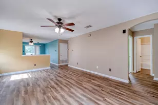 17813 Honey Locust Ln, Elgin, TX 78621 - Photo 5