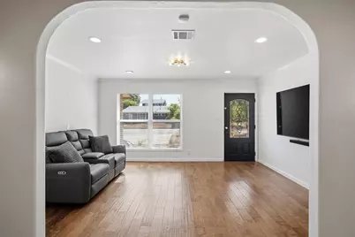 7510 Carriage Drive, Austin, TX 78752 - Photo 5