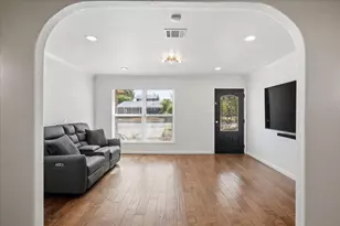 7510 Carriage Dr, Austin, TX 78752 - Photo 5