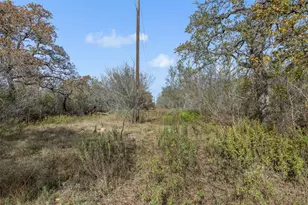 800 Bugtussle Ln, Luling, TX 78648 - Photo 1