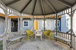 2401 Manor Rd, Austin, TX 78722 - Photo 11