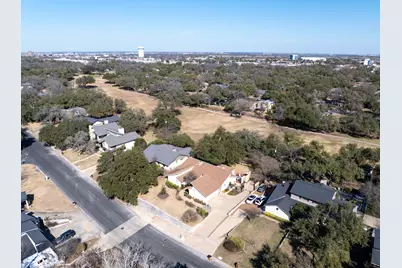 9016 Balcones Club Drive, Austin, TX 78750 - Photo 7