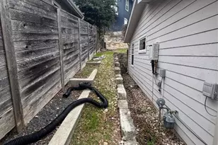 2708 Oak Springs Dr, Austin, TX 78702 - Photo 9