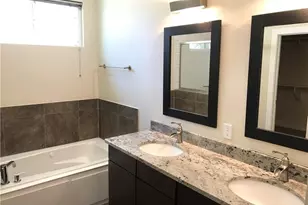 2708 Oak Springs Dr, Austin, TX 78702 - Photo 7