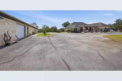 2936 Fm 1704, Elgin, TX 78621 - Photo 33