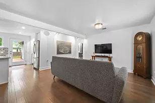 910 E 54th St, Austin, TX 78751 - Photo 3