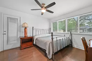910 E 54th St, Austin, TX 78751 - Photo 11