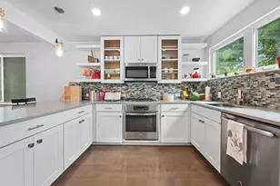 910 E 54th St, Austin, TX 78751 - Photo 9