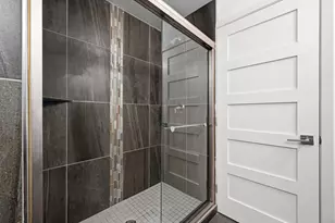 910 E 54th St, Austin, TX 78751 - Photo 17