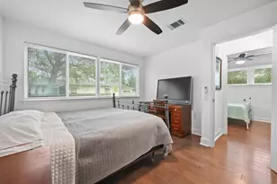910 E 54th St, Austin, TX 78751 - Photo 13
