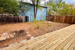 404 E 35th Street E, Austin, TX 78705 - Photo 15