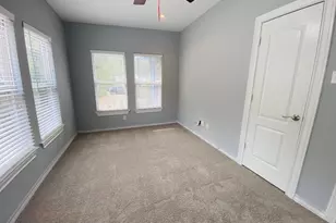 404 E 35th Street E, Austin, TX 78705 - Photo 31