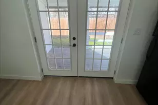 115 W Ila St, Elgin, TX 78621 - Photo 13