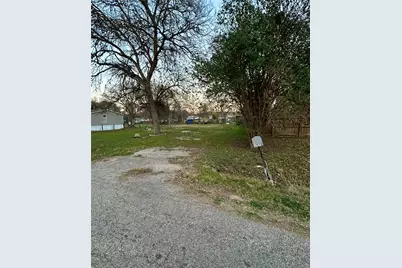 2011 Water Street, Bastrop, TX 78602 - Photo 3