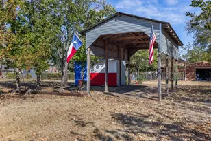 751 N Burleson St, Giddings, TX 78942 - Photo 9