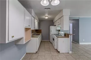 1006 Fiesta St, Austin, TX 78702 - Photo 5