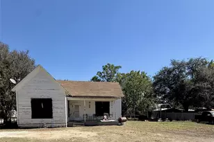 907 N Central Ave, Cameron, TX 76520 - Photo 1