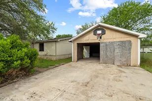 205 Skycrest Dr, Martindale, TX 78655 - Photo 3