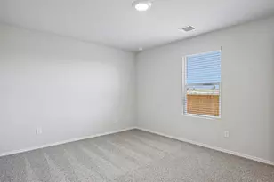 124 Dagney Ct, Jarrell, TX 76537 - Photo 5