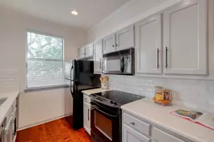 611 E 45th St, Austin, TX 78751 - Photo 7