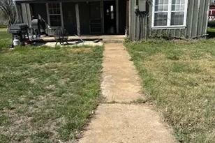 517 Giddings St, Lexington, TX 78947 - Photo 3