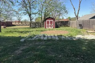 517 Giddings St, Lexington, TX 78947 - Photo 5