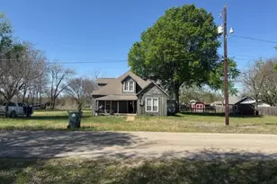 517 Giddings St, Lexington, TX 78947 - Photo 1