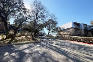 620 S 1st St, Austin, TX 78704 - Photo 5