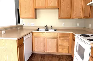 1512 S Medina St, Lockhart, TX 78644 - Photo 7