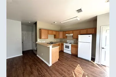 1512 S Medina Street, Lockhart, TX 78644 - Photo 5