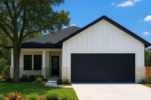 1061 N Navarro St, Giddings, TX 78942 - Photo 1