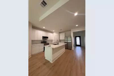 1061 N Navarro Street, Giddings, TX 78942 - Photo 3