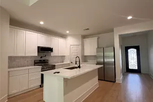 1061 N Navarro St, Giddings, TX 78942 - Photo 3