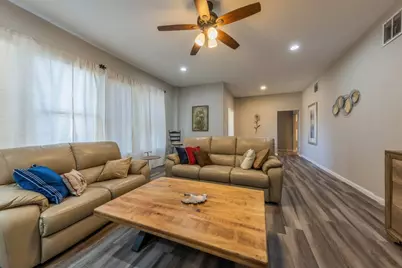 1212 N Main Street, Elgin, TX 78621 - Photo 3