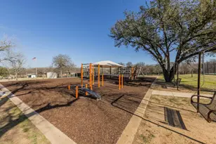 1212 N Main St, Elgin, TX 78621 - Photo 31