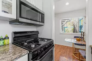 1106 W 22nd St, Austin, TX 78705 - Photo 11