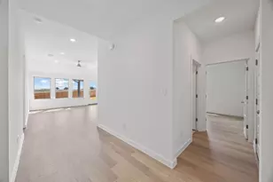 102 Divisadero Dr, Hutto, TX 78634 - Photo 25