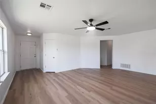 211 Phillips St, Hutto, TX 78634 - Photo 17