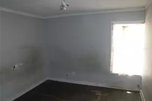 310 Houston St, Elgin, TX 78621 - Photo 9