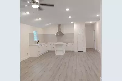 928 E Cameron Avenue, Rockdale, TX 76567 - Photo 1