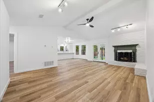 1706 Davis St, Taylor, TX 76574 - Photo 3