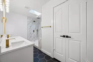 1706 Davis St, Taylor, TX 76574 - Photo 9