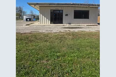 2204 N Austin Street, Seguin, TX 78155 - Photo 1