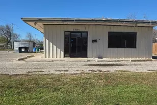 2204 N Austin St, Seguin, TX 78155 - Photo 1