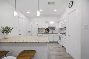 13016 Moorcroft Ln, Austin, TX 78729 - Photo 9