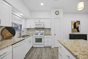 13016 Moorcroft Ln, Austin, TX 78729 - Photo 11